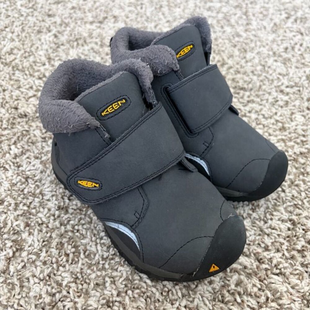 Size 9 / Toddler Boy KEEN Boots